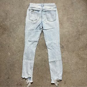 Light wash Distressed Denim Skinny Jeans 💙✨